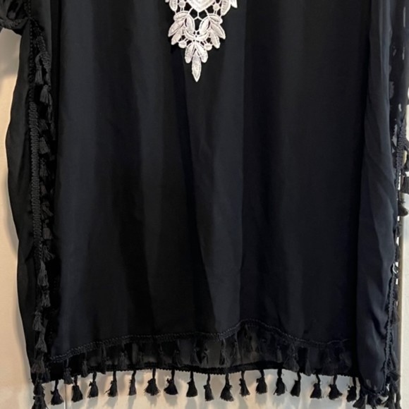 SHEIN Black Sheer Floral Embroidered Poncho Tasseled Hem Loose Tunic Size Medium - Picture 8 of 11